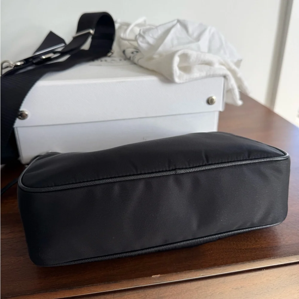 Prada Re-Edition 2005 Re-Nylon bag - Picture 7 of 13